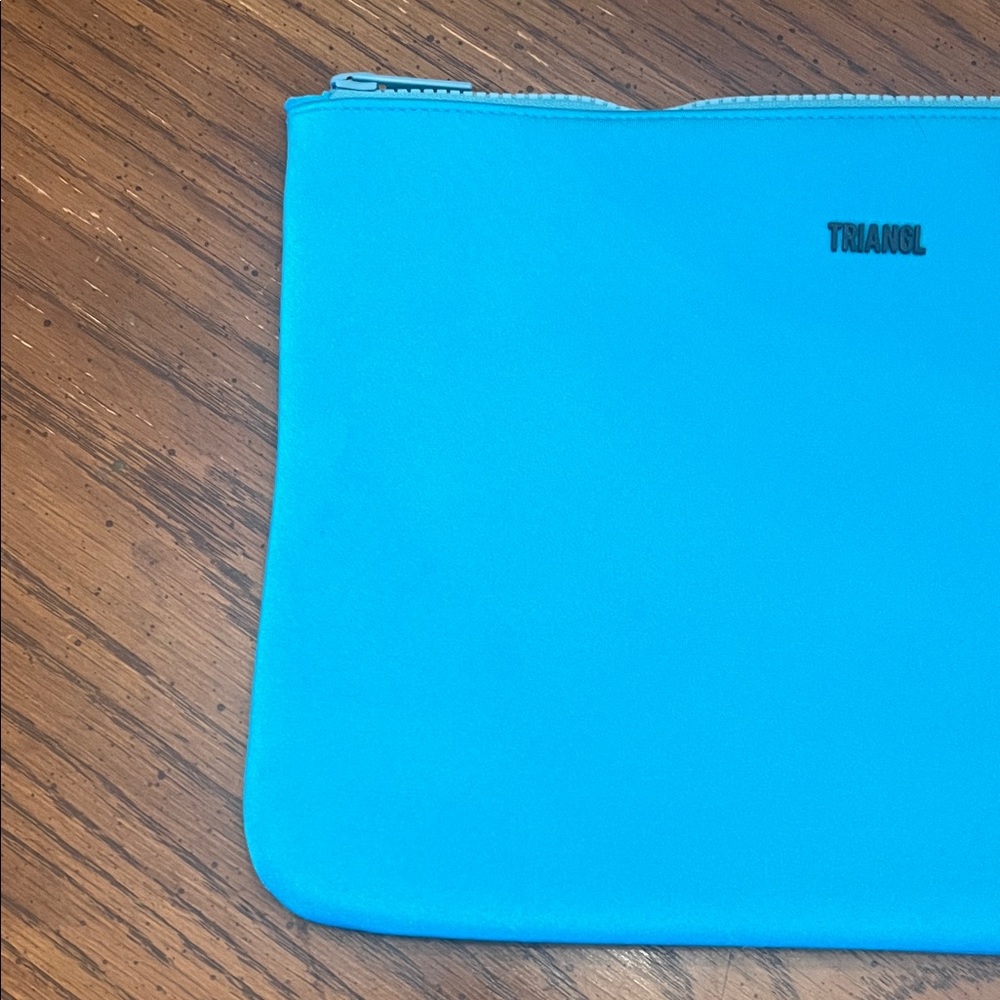 Triangl Santa Rosa blue neoprene zip pouch - Picture 2 of 9